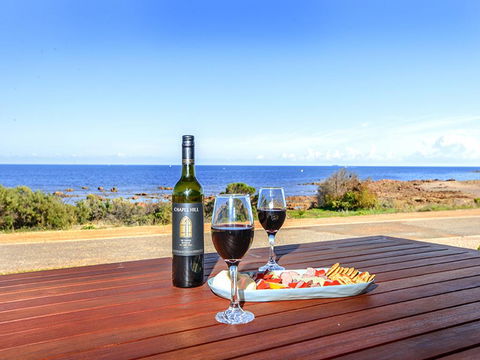 High Tide - Wallaroo Beachfront Property - Pet-Friendly - Holiday Adelaide 0