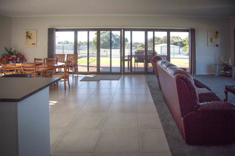 Highview On Victoria Coffin Bay - Holiday Adelaide 3