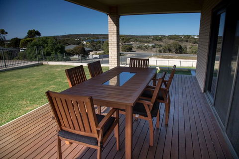 Highview On Victoria Coffin Bay - Holiday Adelaide 1