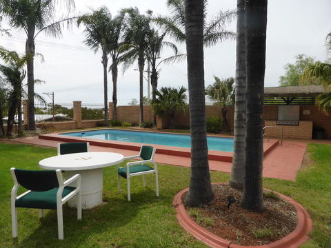 Hilltop Motel - Holiday Adelaide 0