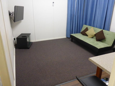 Holiday House Clermont - Holiday Adelaide 3