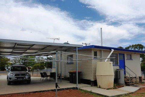 Holiday House Clermont - Holiday Adelaide 2