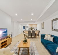 HomeHotel New and Comfort 3 Bedrooms security Apt - Holiday Adelaide