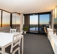 Horizons 1402 - Holiday Adelaide