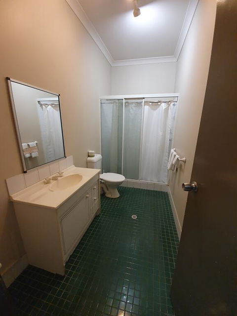 Hotel Allen - Holiday Adelaide 3