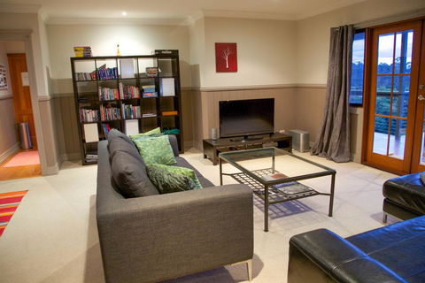 Ironstone Views - Holiday Adelaide 2