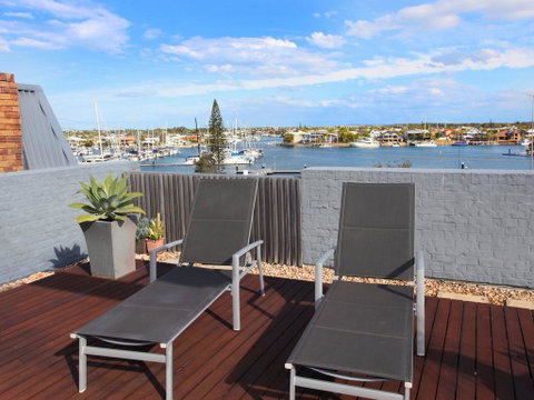Jedda 5 - Oceanview 3 BDRM Penthouse With Rooftop Spa - Holiday Adelaide 1