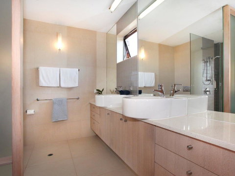 Jedda 5 - Oceanview 3 BDRM Penthouse With Rooftop Spa - Holiday Adelaide 3