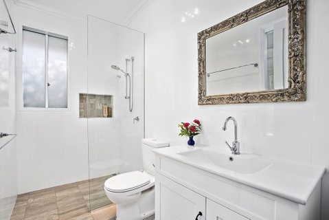 Jetty Splendour Guest Bedroom With Bathroom En-suite B'nB - Holiday Adelaide 3