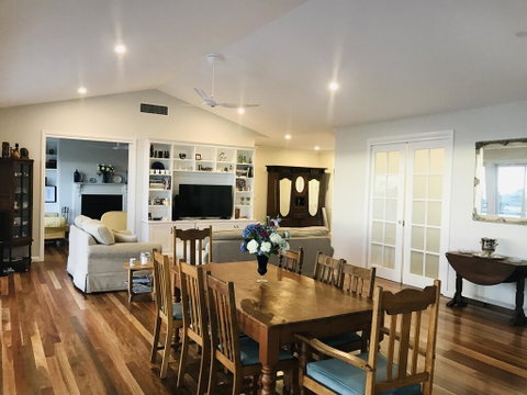 Jetty Splendour Guest Bedroom With Bathroom En-suite B'nB - Holiday Adelaide 2