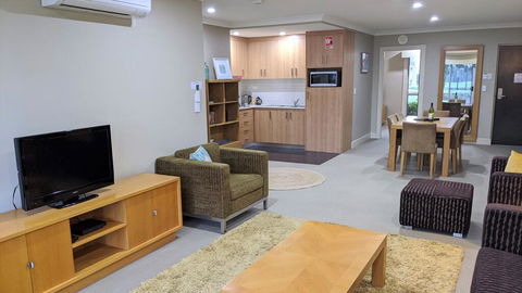 Jewel In The Crowne - Holiday Adelaide 2