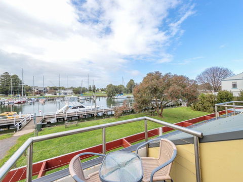 JOHANSSON'S PERCH No. 1 - Holiday Adelaide 3