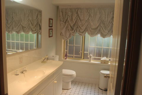 JOHN HUNTER B&B - Holiday Adelaide 1