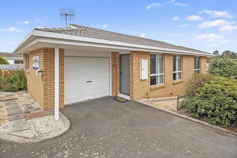 Josie Villa - Beautiful West Burnie: Long Or Short Term - Holiday Adelaide 1