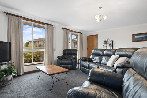 Josie Villa - Beautiful West Burnie: Long Or Short Term - Holiday Adelaide 2