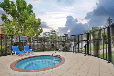 K Resort Surfers Paradise Apartments - Holiday Adelaide 0