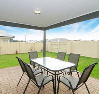 Kangaroo Retreat - Holiday Adelaide