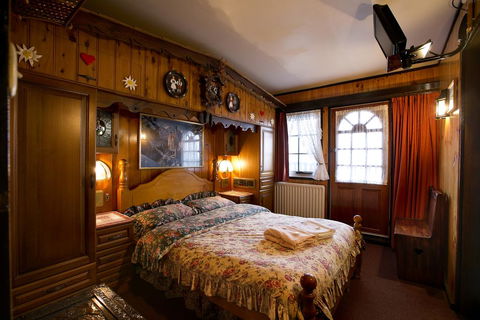 Karelia Alpine Lodge - Holiday Adelaide 0
