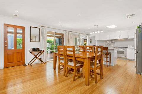 KARINYA - MORNINGTON - Holiday Adelaide 2