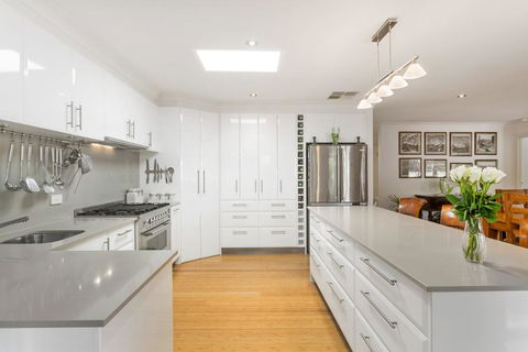 KARINYA - MORNINGTON - Holiday Adelaide 1