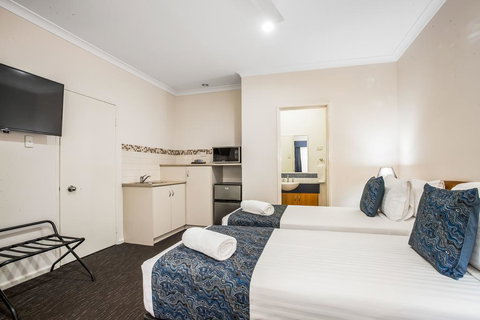 Karratha Central Apartments - Holiday Adelaide 3