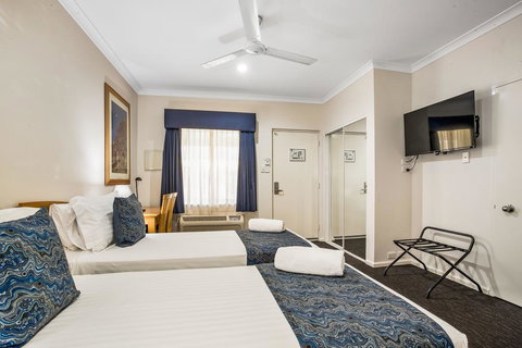 Karratha Central Apartments - Holiday Adelaide 2