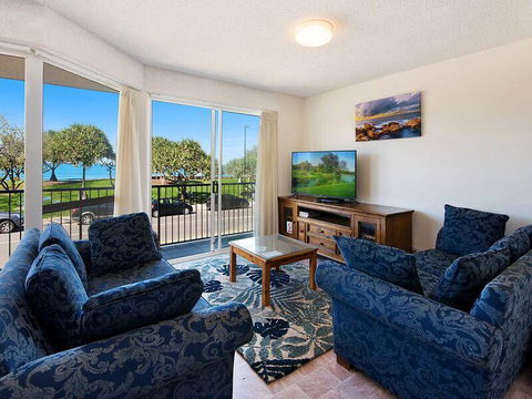 Kings Beach Ocean Front Views Private Balcony Overlooking Kings Beach - Holiday Adelaide 1