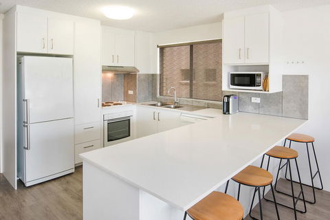 Kings Beach Ocean Front Views Private Balcony Overlooking Kings Beach - Holiday Adelaide 2