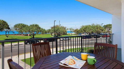 Kings Beach Ocean Front Views Private Balcony Overlooking Kings Beach - Holiday Adelaide 0