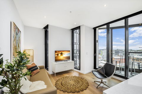 KOZYGURU FORTITUDE VALLEY DESIGNER GRADE 2 BED APT FREE PARKING QFV179-1401 - Holiday Adelaide 3