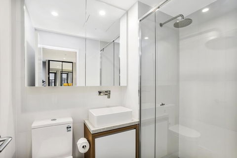 KOZYGURU FORTITUDE VALLEY DESIGNER GRADE 2 BED APT FREE PARKING QFV179-1401 - Holiday Adelaide 2