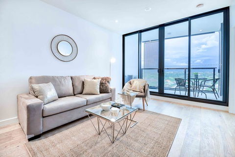 KOZYGURU FORTITUDE VALLEY HIGH LEVEL 2 BED APT + FREE PARKING QFV179-2612 - Holiday Adelaide 0