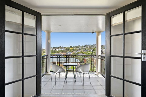 Kyeema Executive 50 - Holiday Adelaide 1