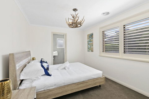 Kyeema Executive 50 - Holiday Adelaide 3