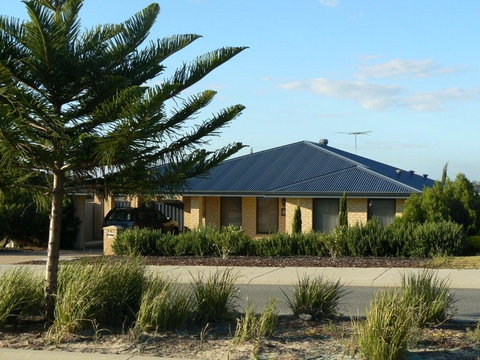 La Mer - Home With A Pool - Holiday Adelaide 1