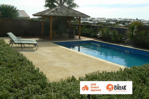 La Mer - Home With A Pool - Holiday Adelaide 0