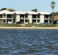Lake Breeze - Holiday Adelaide