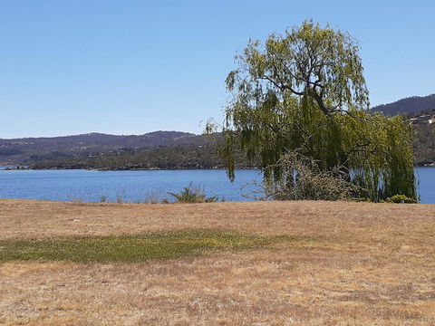 Lake Jindabyne Hotel - Holiday Adelaide 2