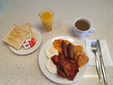 Lake Jindabyne Hotel - Holiday Adelaide 1