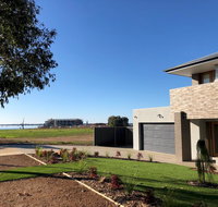 Lake Resort on Black Bull - Holiday Adelaide