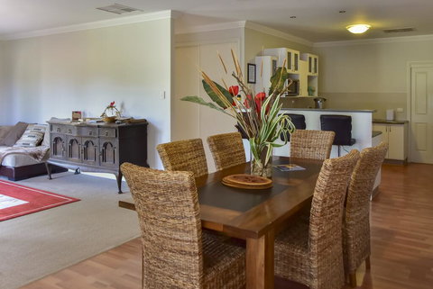 Lake Tyrrell Accommodation LTA - Holiday Adelaide 1