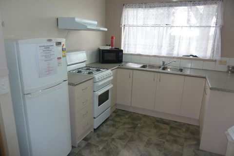 Lakes Entrance Country Cottages - Holiday Adelaide 3