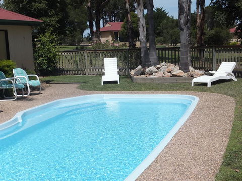 Lakes Entrance Country Cottages - Holiday Adelaide 2