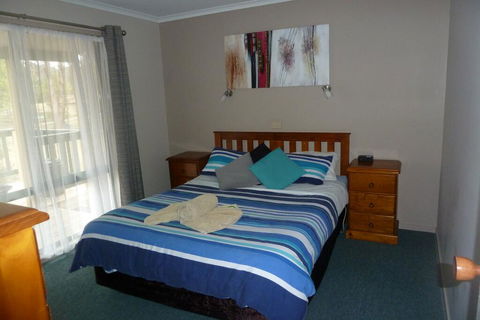 Lakes Entrance Country Cottages - Holiday Adelaide 1