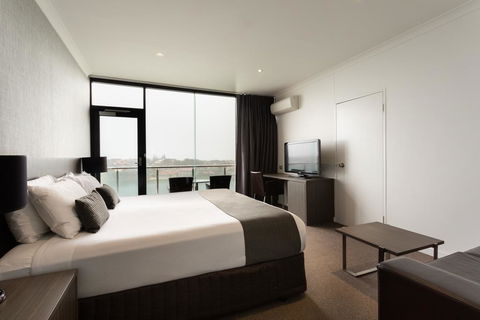 Lakes Hotel - Holiday Adelaide 3