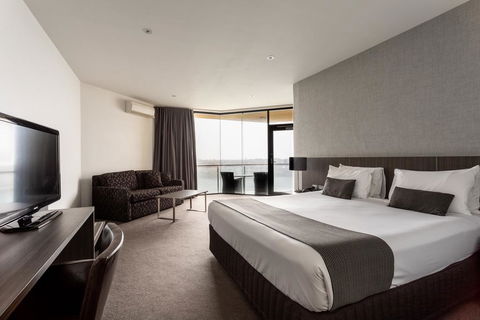 Lakes Hotel - Holiday Adelaide 1