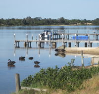 Lakes Waterfront Motel and Cottages with King Beds - Holiday Adelaide