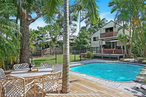 Lakeside Beach House - Hostie Properties - Holiday Adelaide 0