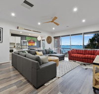 Lakeside Landing - Waterfront - Holiday Adelaide