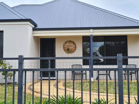 Lakeview Getaway - Holiday Adelaide 0